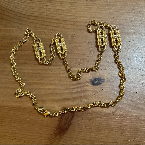 Jacqueline Oasis Kennedy : Camrose & Kross 24” inch gold plated paperclip chain - Picture 3 of 6